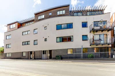 Lovely Studio Flat Right Next To The Main Station Main Photo