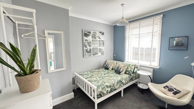 Beautiful Room in quiet, shared home. Muscliff.  Main Photo