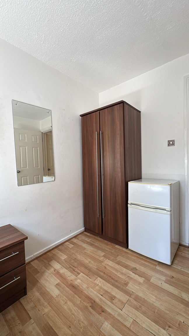 Single room available Main Photo
