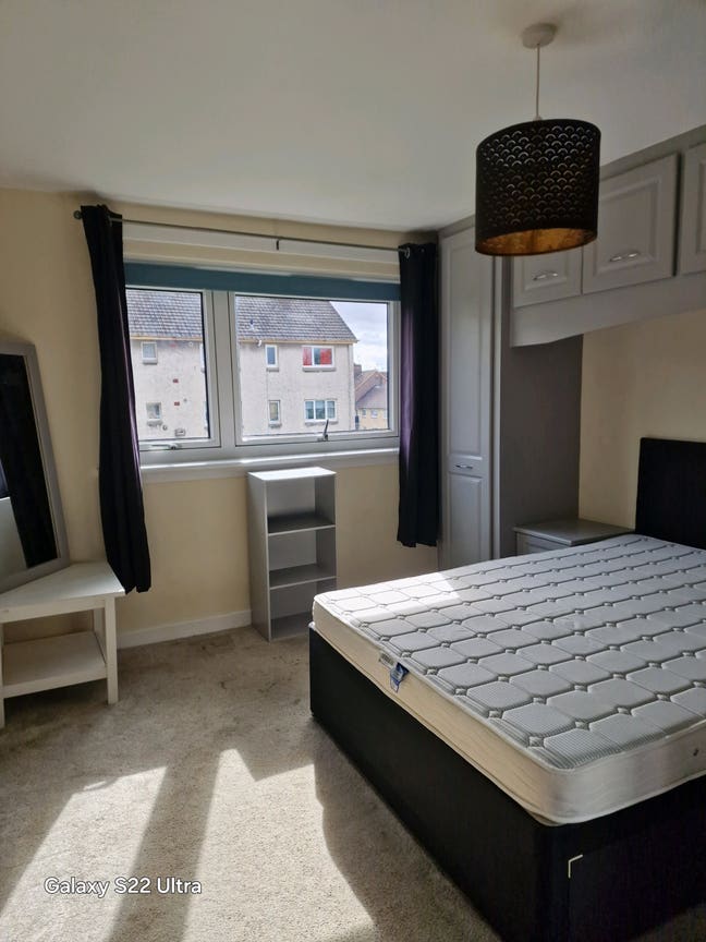 Large double room with good storage Main Photo