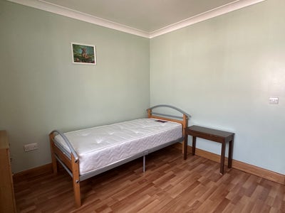 Waltham Cross Large Singlr Room Main Photo