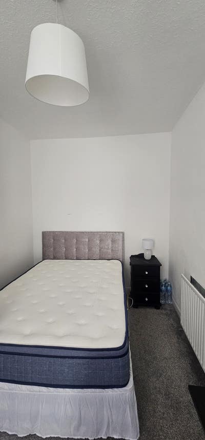 Room available near town centre Main Photo
