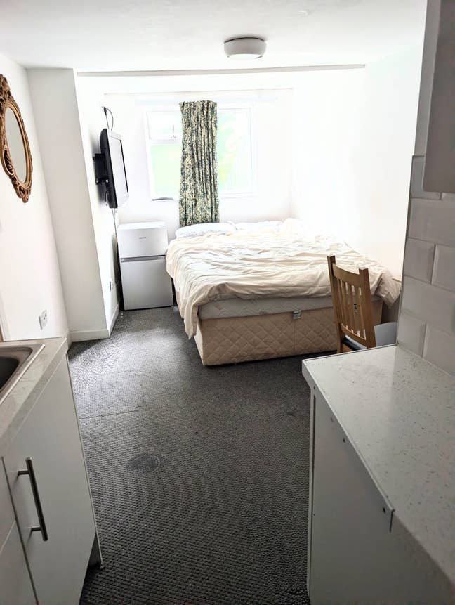Spacious Studio Flat | All Bills Included  Main Photo