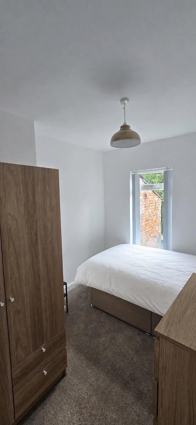 Double room in 2 bed house Main Photo