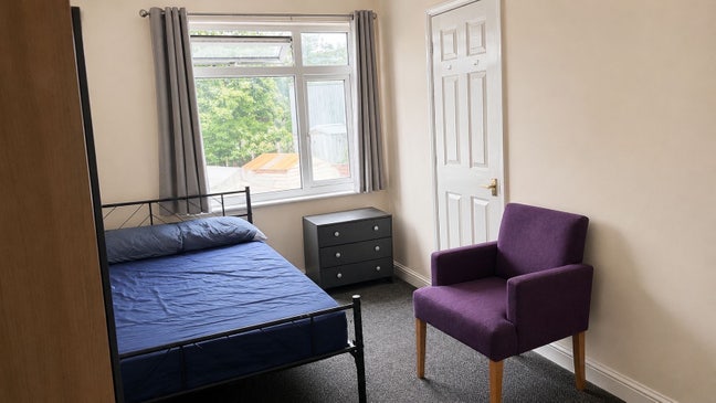 Large En-suite double room CV1 Main Photo
