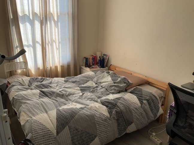 Affordable Sublet for Female in Central London Main Photo