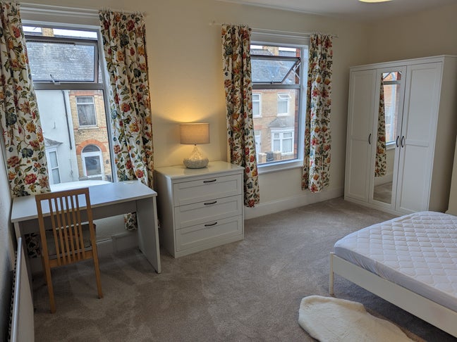 Large, Light, Double. Town Centre. Shared House.  Main Photo