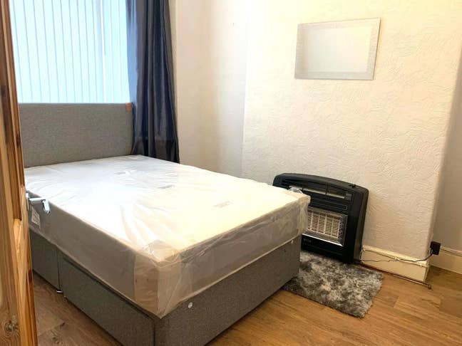 3 Bed, 1 bath house share Main Photo