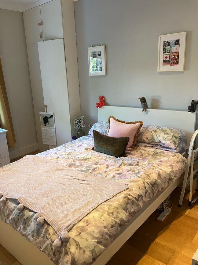 Spacious double room available from 5th August Main Photo