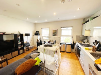 A beautiful 2 bedroom property in Finsbury Park N7 Main Photo