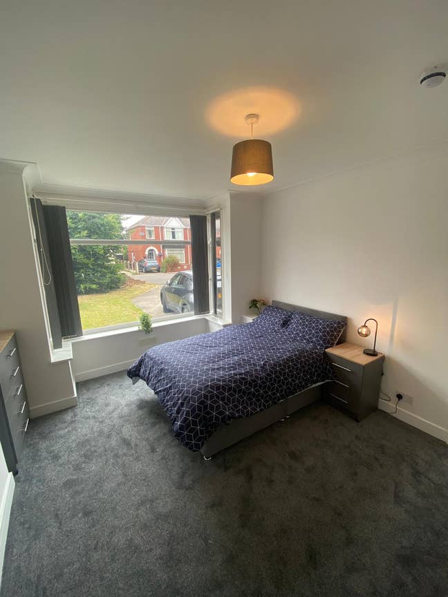 Spacious Double Room Available – Bills Included Main Photo