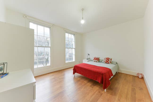 Bright and Spacious Double Room in Camden Town Main Photo