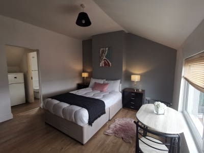 🌟 Rarely Available – Large Top Floor Studio Flat Main Photo