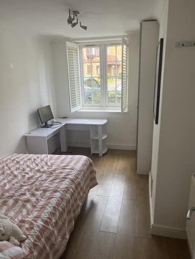 Secure, gated ground floor flat Main Photo