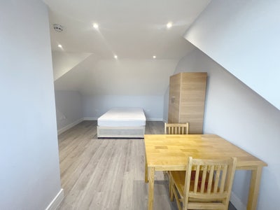 Spacious En Suite Double Room – Palmers Green, N13 Main Photo