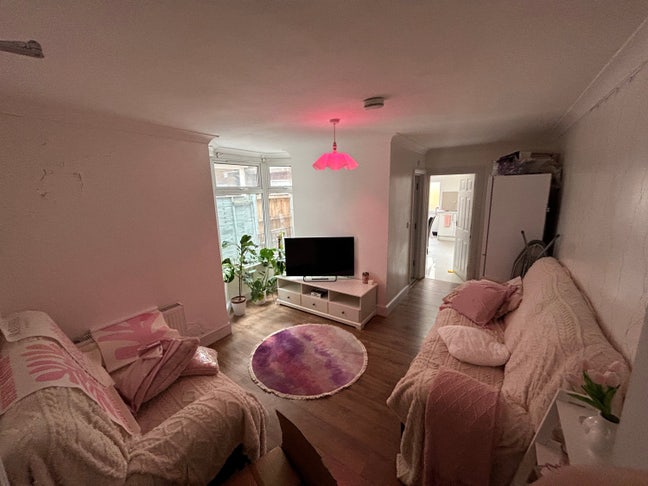 🌞 Friendly double room east LDN - bills incl. Main Photo