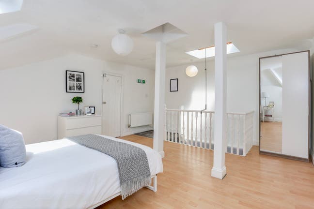 Bright large loft room next to West Ealing Station Main Photo