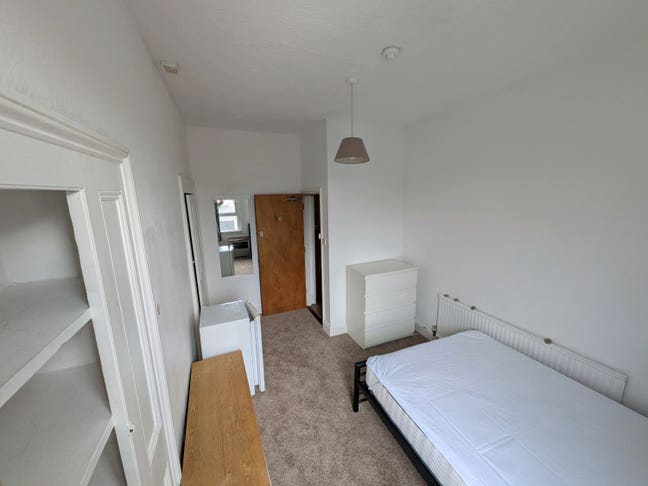Quite fully furnished double room  Main Photo