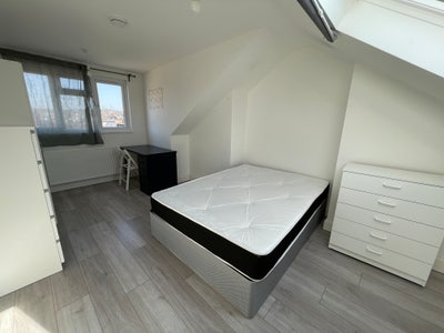 Double Ensuite Clean Flat Close to All Amenities Main Photo