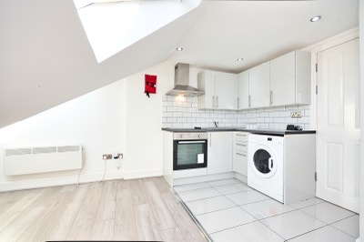 Gorgeous 1 Bed Flat near Gants Hill Underground  Main Photo