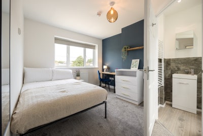 Ensuite Rooms Available 🏡 Bowness Av Main Photo