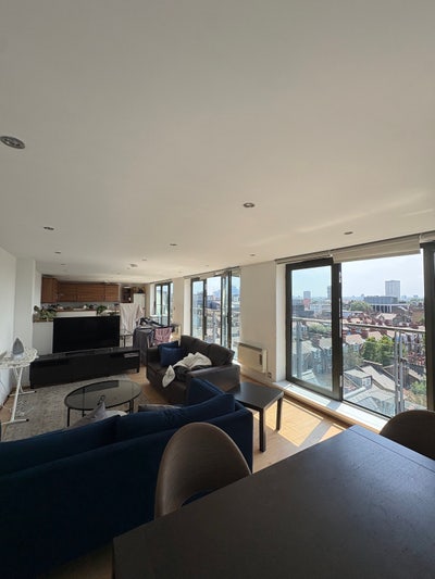 Penthouse, Large Ensuite Double Bedroom Main Photo
