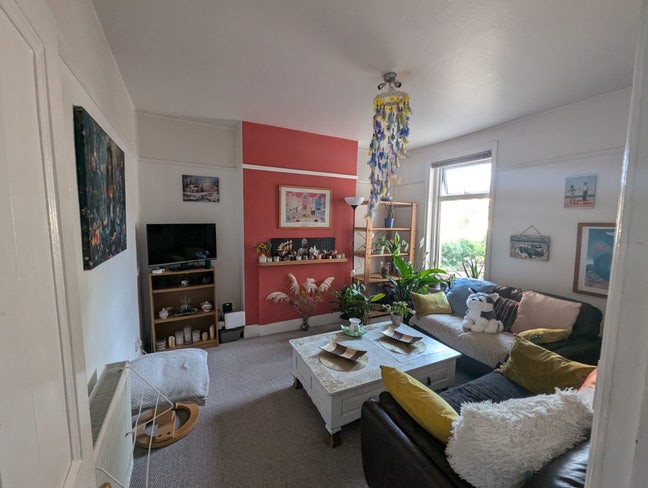 Spacious  double bedroom in Charminster  Main Photo