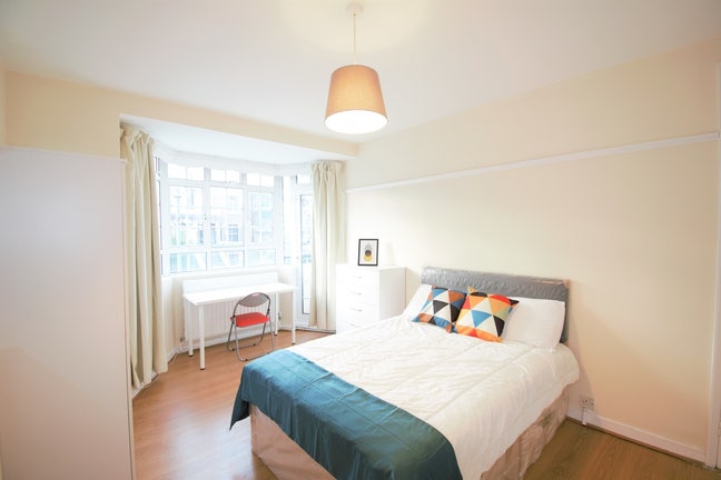 Spacious Double Room in Great Location! Main Photo