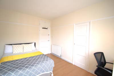 Spacious Double Room in Great Location! Main Photo