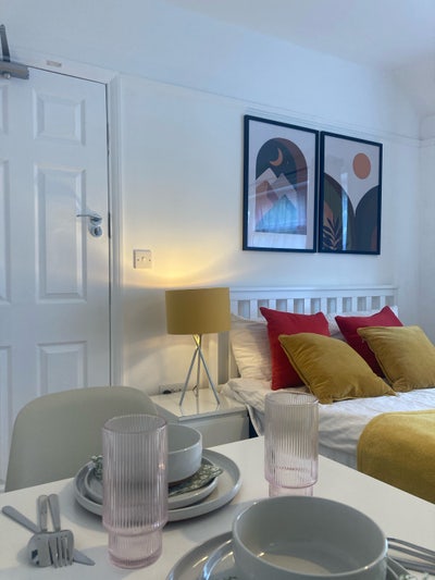 Double room 5 mins walk Hanger lane & Park Royal S Main Photo