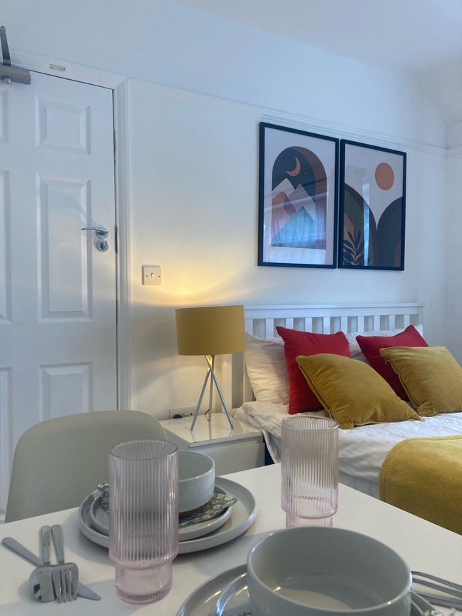 Double room 5 mins walk Hanger lane & Park Royal S Main Photo