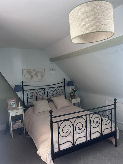 Beautiful ensuite third floor of victorian house Main Photo