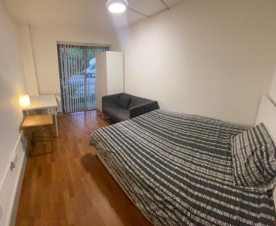 Double room In Crossharbour  Main Photo