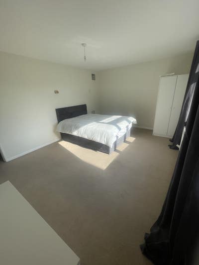 Beautiful Clean Large double room in Sutton Main Photo