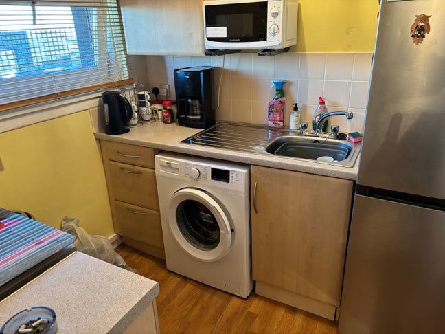 Clean & Comfortable Double Room Available Main Photo