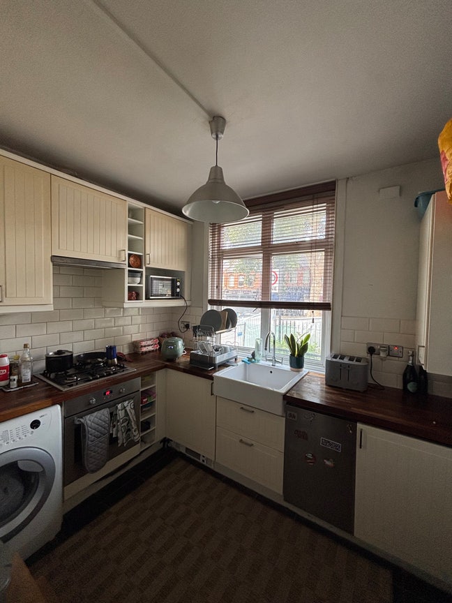 Furnished Herne Hill flat, quiet and central!  Main Photo