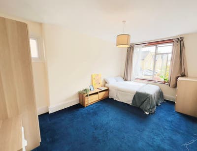 Gorgeous room in Balham | Backyard with BBQ set!! Main Photo