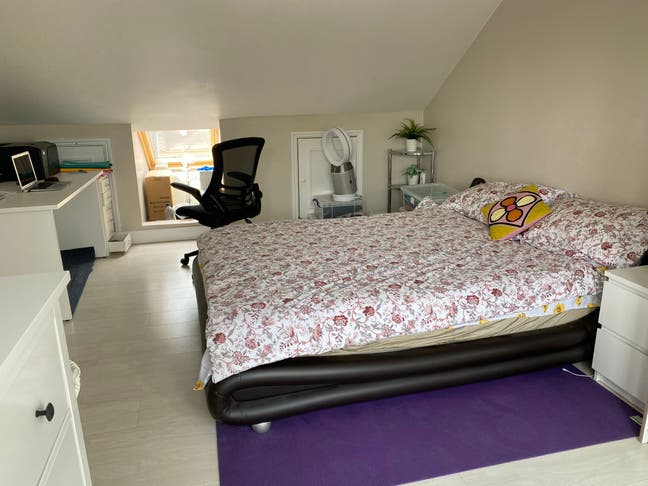 Stunning Ensuite Double Bedroom Located in RM6 Main Photo