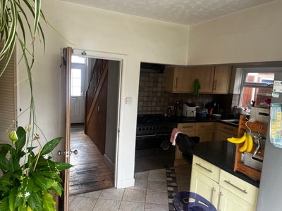 Room in quiet fabulous house next to beach  Main Photo