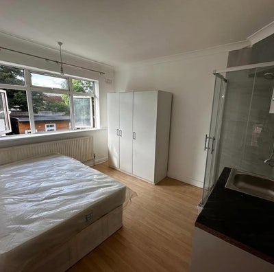 Furnished studio Flat to rent- Wembley (HA0) Main Photo