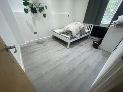 Large Wimbledon ensuite available NOW Main Photo