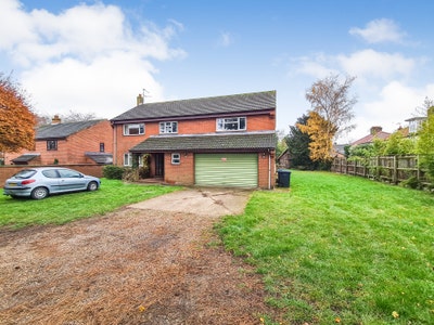 1 Room available in a 6-bed House Main Photo