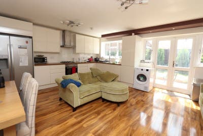 Wonderful Double Room in Docklands/Custom House Main Photo