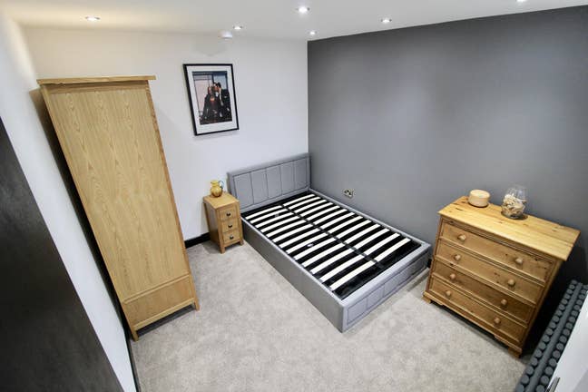 Female House Share Double Room Available Main Photo