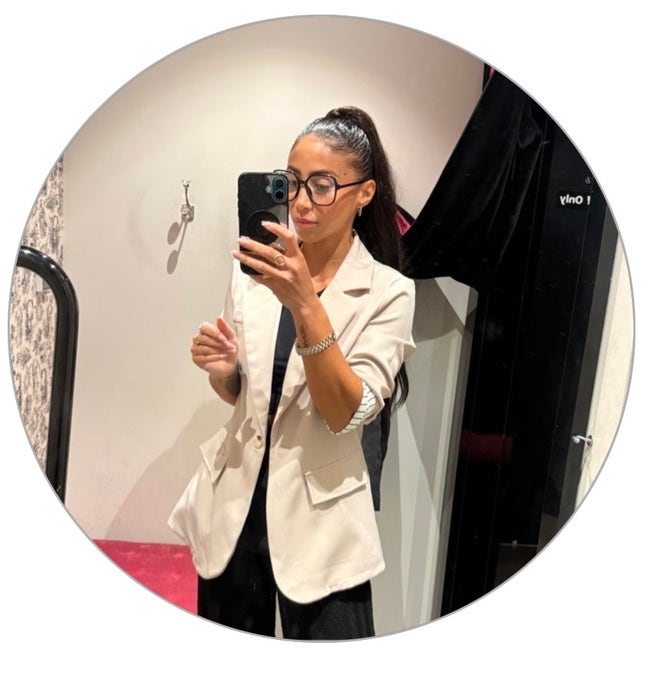 Young professional female seeking new house share Main Photo