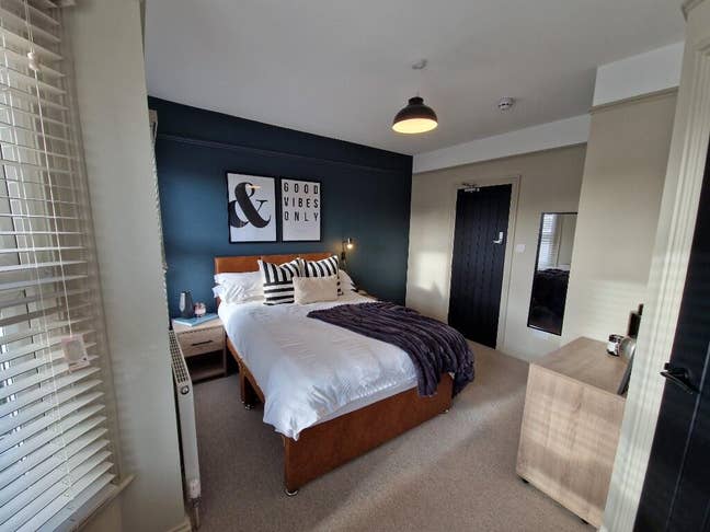 Beautifully Furnished Double Room  Main Photo