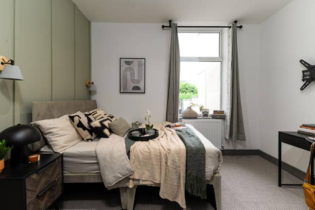 Brand New Ensuite Rooms | Bills Inc | Stockport Main Photo