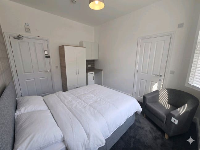 New En-Suite Rooms  + Private Parking Main Photo