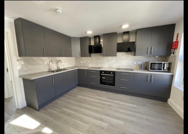 2 Small doubles room 5 min to Dollis Hill Station Main Photo