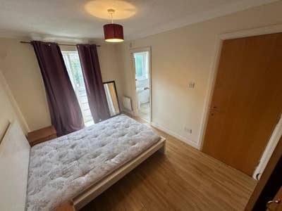🏡 2ROOMS/En Suite +garden in 6 bed, next to docks Main Photo